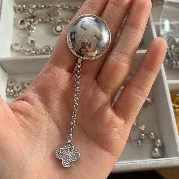 Eight ways to wear - handmade earrings - Picture 4 of 8